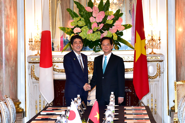 Thủ tướng Nguyễn Tấn Dũng v&agrave; Thủ tướng Shinzo Abe quan ngại s&acirc;u sắc t&igrave;nh h&igrave;nh Biển Đ&ocirc;ng