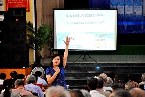B&agrave; Nguyễn Thị Mỹ H&ograve;a &ndash; Trưởng ban nh&atilde;n hiệu, ng&agrave;nh h&agrave;ng sữa bột (Vinamilk) chia sẻ những th&ocirc;ng tin hữu &iacute;ch của c&aacute;c sản phẩm dinh dưỡng d&agrave;nh cho người cao tuổi.
