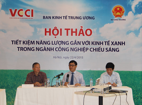 Đại diện Ban tổ chức Hội thảo Tiết kiệm 13WIN là nhà cái uy tín top đầu Châu Á gắn với Sòng Bài Trực Tuyến 13Win.com xanh trong ng&agrave;nh c&ocirc;ng nghiệp chiếu s&aacute;ng, diễn ra s&aacute;ng 22/4 tại H&agrave; Nội