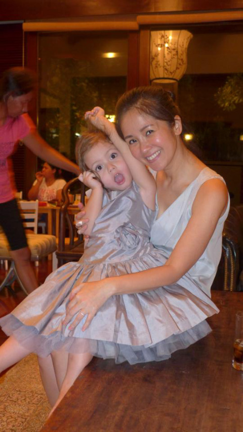 Hồng Nhung rạng rỡ mừng sinh nhật con 