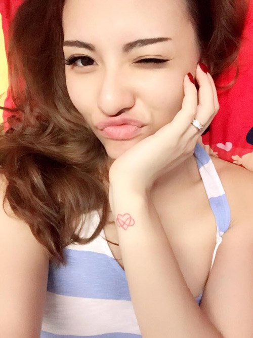 Hồng Quế &lsquo;kh&oacute;a cửa&rsquo; trang c&aacute; nh&acirc;n sau v&agrave;i giờ khoe ảnh si&ecirc;u &acirc;m thai