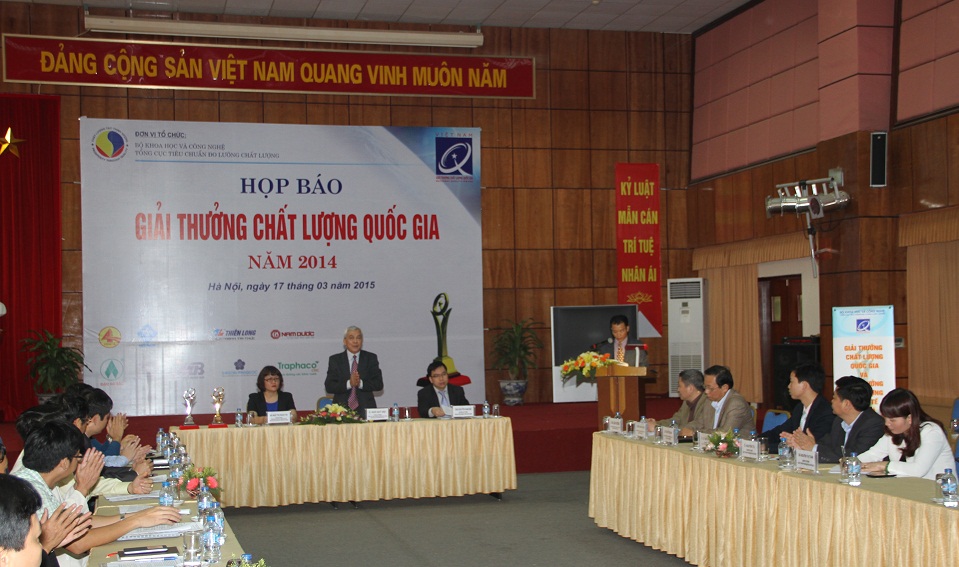 &Ocirc;ng Ng&ocirc; Qu&yacute; Việt chủ tr&igrave; Họp b&aacute;o C&ocirc;ng bố Giải thưởng Chất lượng Quốc gia năm 2014