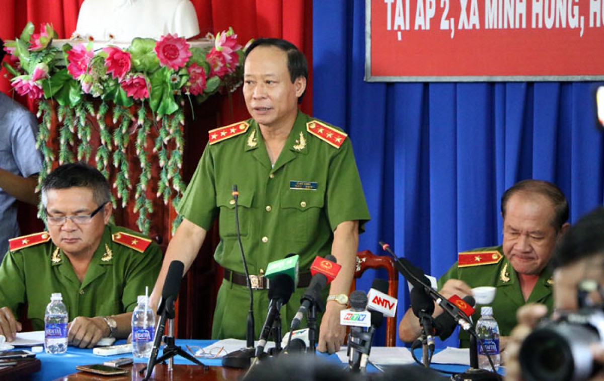 Chiều ng&agrave;y 11/7, tại trụ sở C&ocirc;ng an huyện Chơn Th&agrave;nh (B&igrave;nh Phước), Tổng Cục Cảnh s&aacute;t - Bộ C&ocirc;ng an tổ chức họp b&aacute;o th&ocirc;ng b&aacute;o th&ocirc;ng b&aacute;o kết quả điều tra kh&aacute;m ph&aacute; vụ &aacute;n giết người, cướp t&agrave;i sản đặc biệt nhi&ecirc;m trọng xảy ra tại nh&agrave; &ocirc;ng L&ecirc; Văn Mỹ, ấp 1 x&atilde; Minh Hưng, huyện Chơn Th&agrave;nh, tỉnh B&igrave;nh Phước.