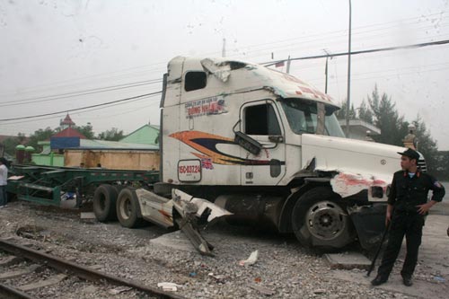 Đầu kéo xe container hư hỏng
