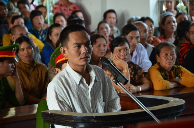 Bị cáo Đặng Hùng Phương trước vành móng ngựa