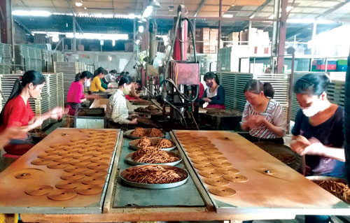 Một cơ sở sản xuất hương. Ảnh: H&agrave; Nội Mới