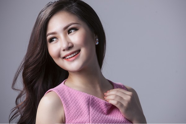 Thần tượng Hồ Ngọc H&agrave;, Hương Tr&agrave;m bị &lsquo;n&eacute;m đ&aacute;&rsquo; tơi bời
