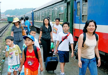 H&agrave;nh kh&aacute;ch cần hết sức cảnh gi&aacute;c với hiện tượng &lsquo;c&ograve; v&eacute; t&agrave;u Tết Ất M&ugrave;i 2015&rsquo;