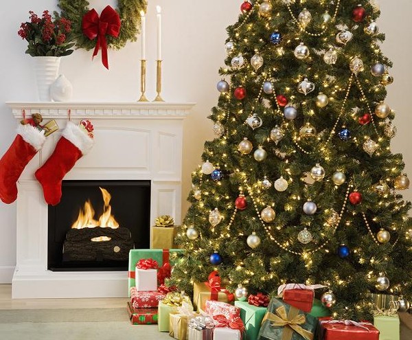 C&aacute;ch trang tr&iacute; c&acirc;y th&ocirc;ng Noel kiểu cổ điển tạo ra kh&ocirc;ng kh&iacute; gi&aacute;ng sinh ấm &aacute;p cho căn nh&agrave;