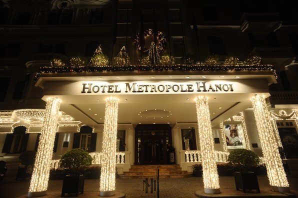 Noel đi chụp ảnh ở kh&aacute;ch sạn Metropole l&agrave; lựa chọn số một
