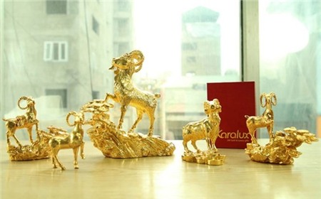 Dê vàng nửa tỷ làm quà biếu cho đại gia chơi tết Dê vàng nửa tỷ làm quà biếu cho đại gia chơi tết