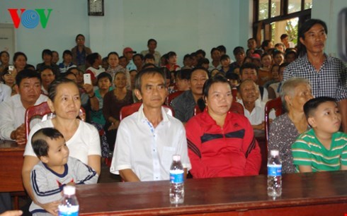 &Ocirc;ng Huỳnh Văn N&eacute;n v&agrave; gia đ&igrave;nh 
