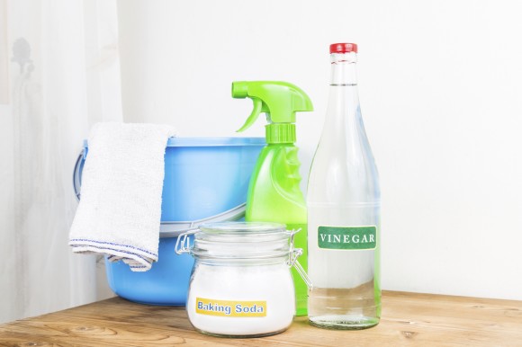 D&ugrave;ng giấm để vệ sinh tủ lạnh l&agrave; lựa chọn ho&agrave;n hảo