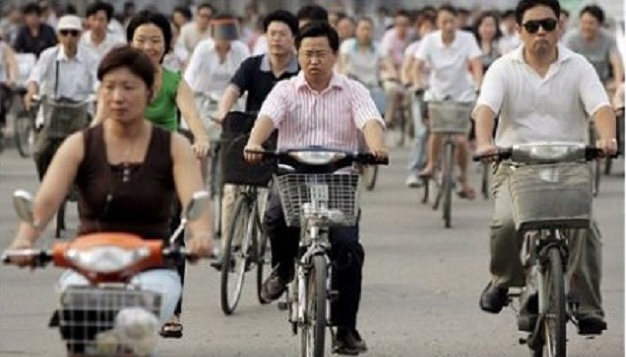 Đi l&agrave;m bằng xe đạp
