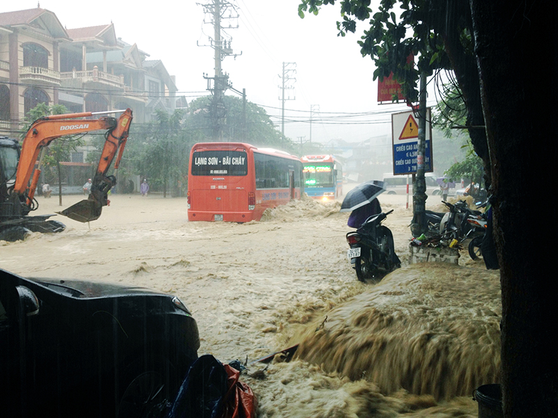 Quảng Ninh gồng m&igrave;nh chống 