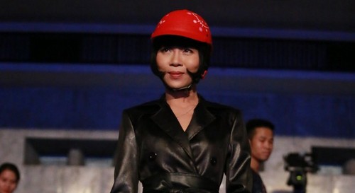 Tr&aacute;c Th&uacute;y Mi&ecirc;u dường như đang muốn khẳng định c&aacute;i t&ocirc;i 
