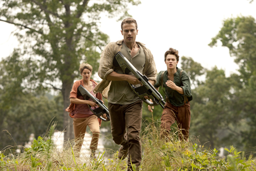 Bom tấn 'Insurgent - Divergent' với những pha rượt đuổi kịch t&iacute;nh