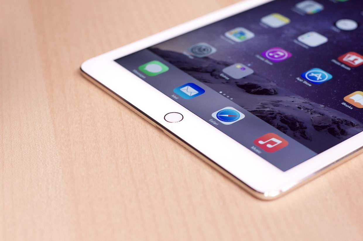 Ipad Air 2 ra mắt với nhiều điểm đ&aacute;ng ch&uacute; &yacute; như độ mỏng, cảm biến v&acirc;n tay, camera v&agrave; thời lượng pin cải thiện