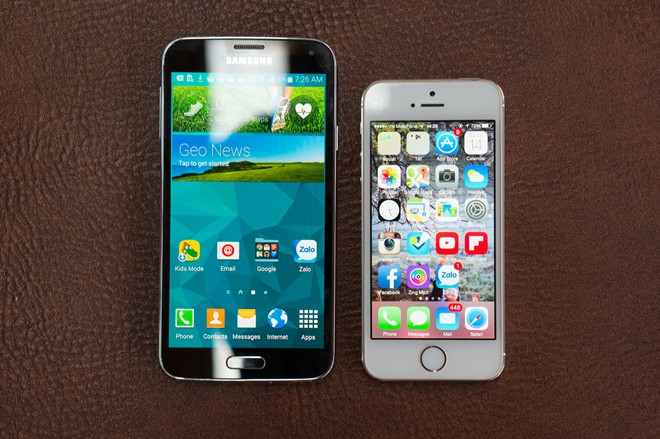 iPhone 6 c&oacute; dung lượng đa dạng, kh&ocirc;ng hỗ trợ thẻ nhớ ngo&agrave;i v&agrave; Galaxy S5 hỗ trợ thẻ nhớ l&ecirc;n tới 128G