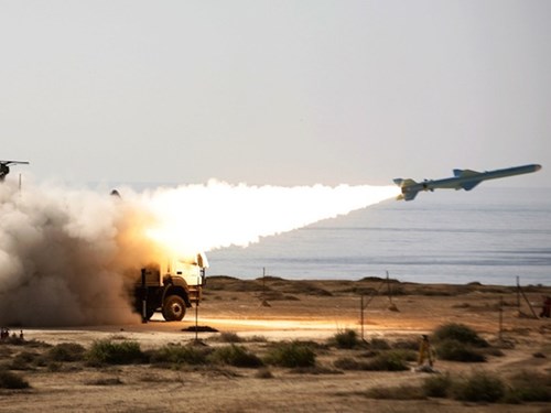 Iran ph&aacute;t triển t&ecirc;n lửa 5.000km c&oacute; thể tấn c&ocirc;ng căn cứ qu&acirc;n sự Mỹ