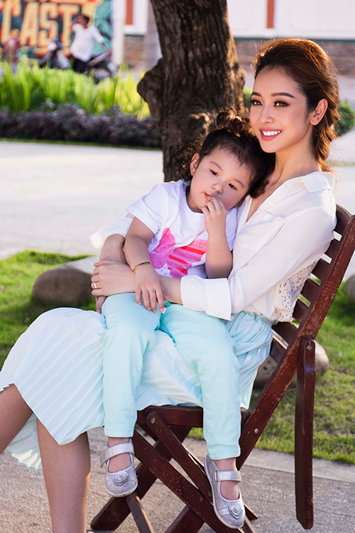 Jennifer Phạm bất ngờ khoe con g&aacute;i xinh như thi&ecirc;n thần