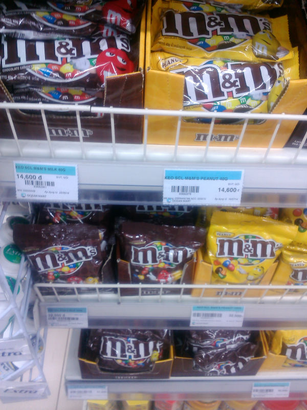 Kẹo chocola M&M có nguy cơ gây dị ứng bán tràn lan tại Việt Nam Kẹo chocola M&M có nguy cơ gây dị ứng bán tràn lan tại Việt Nam