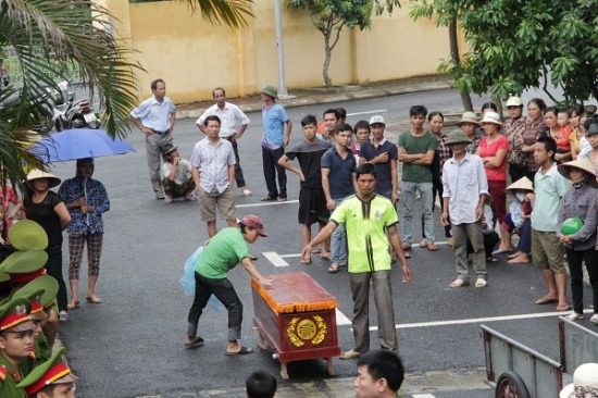 Người đ&agrave;n &ocirc;ng chết tại trụ sở c&ocirc;ng an huyện Quốc Oai