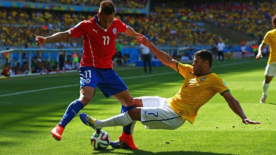 Kết quả tỉ số trận đấu Brazil &ndash; Chile tại World Cup 2014 hiện đang tạm h&ograve;a 1-1 buộc 2 đội phải nỗ lực trong từng pha b&oacute;ng