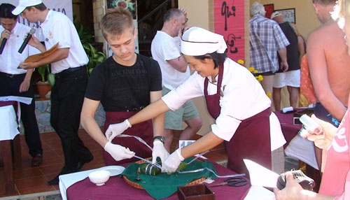 T&acirc;y ăn Tết Ta