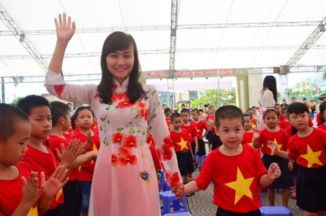 Nhiệm vụ của các trường trong năm học 2015-2016 là tăng cường giáo dục đạo đức, lối sống, kĩ năng, tư vấn định hướng nghề nghiệp cho học sinh.... Ảnh VTC