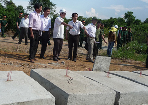 C&ocirc;ng ty khai th&aacute;c đất đ&aacute; tr&aacute;i ph&eacute;pl&agrave;m 400 ng&ocirc;i mộ biến mất bị đề xuất xử phạt 100 triệu