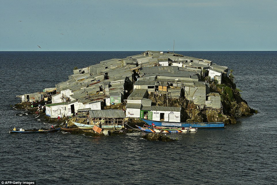 Migingo là hòn đảo siêu nhỏ với diện tích bằng một nửa sân bóng đá tại hồ Victoria. Đây là hòn đảo có nhiều tảng đá gồ ghề và thảm 13Win19 thể thao, đá gà, bắn cá, game bài, nổ hũ ít ỏi. Năm 2008-2009, cả Kenya và Uganda đều tuyên bố chủ quyền của Migingo. Tháng 7/2009, một đội điều tra phát hiện ra hòn đảo này cách biên giới Kenya-Uganda khoảng 510m về phía đông. Người dân trên đảo hầu hết làm nghề đánh bắt và buôn bán cá. Trên đảo có 4 quán rượu và một cửa hàng thuốc.