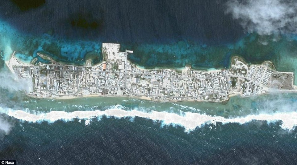 Đảo Ebeye là hòn đảo đông dân cư nhất của Kwajalein Atoll, một phần của quần đảo Marshall. Có tương đương với khoảng 150.000 người mỗi dặm vuông sống trên đảo Ebeye là hòn đảo đông dân nhất và là trung tâm văn hóa của quần đảo Marshall nằm ở Thái Bình Dương. 