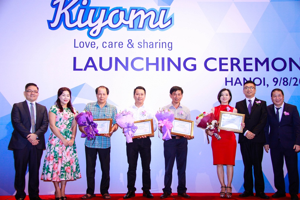 C&ocirc;ng ty Kiyomi Papers Việt Nam giới thiệu c&aacute;c kh&aacute;ch h&agrave;ng đầu ti&ecirc;n