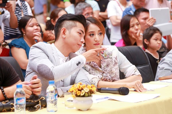 Kh&aacute;nh Thi - Phan Hiển t&igrave;nh tứ khi l&agrave;m gi&aacute;o khảo tại Bước nhảy ho&agrave;n vũ nh&iacute; 2015