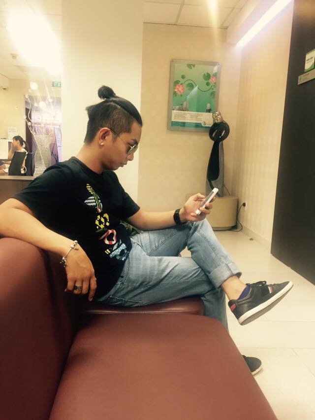 Trước đ&oacute;, d&ograve;ng trạng th&aacute;i của Phan Hiển khiến fans rộ tin 'chồng tin đồn' đưa Kh&aacute;nh Thi đi kh&aacute;m thai