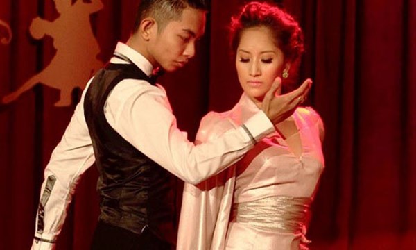 Kh&aacute;nh Thi v&agrave; học tr&ograve; Phan Hiển l&agrave; cặp đ&ocirc;i diễn v&ocirc; c&ugrave;ng ăn &yacute;