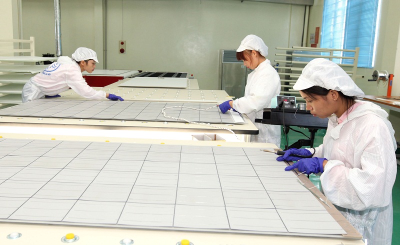 Một trong những mảng trọng t&acirc;m m&agrave; trung t&acirc;m n&agrave;y đầu tư l&agrave; sản xuất pin Mặt Trời hiệu suất cao, k&iacute;ch thước nhỏ.