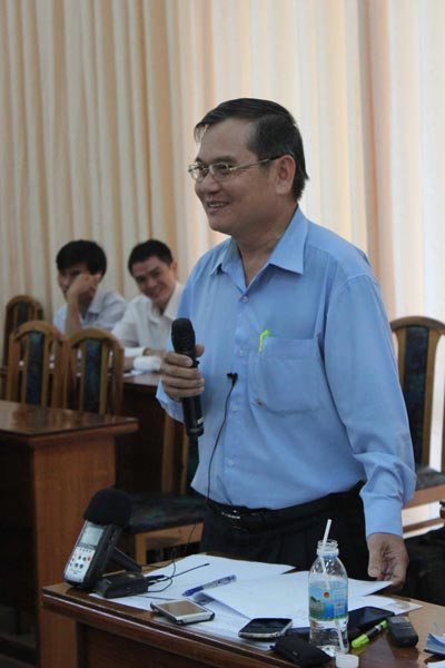 &Ocirc;ng Lương Kh&aacute;nh Thuận giải tr&igrave;nh trước UBND tỉnh v&agrave; b&aacute;o ch&iacute; v&agrave;o chiều 16-4