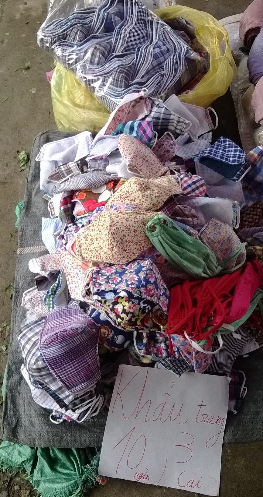 Khẩu trang gi&aacute; rẻ b&aacute;n tr&agrave;n lan