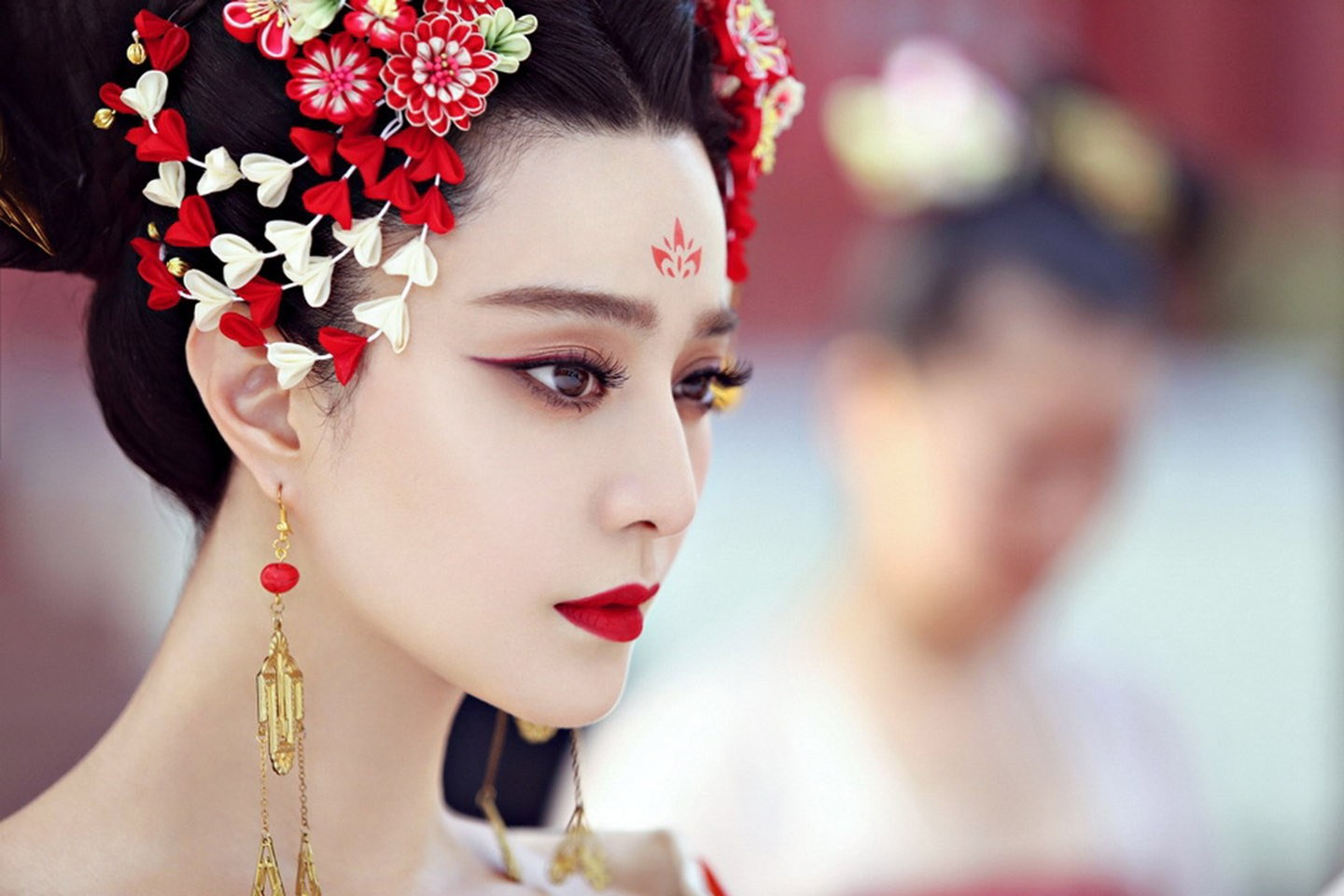 Để đáp ứng nhu cầu của các ‘thượng đế’, các loại búp bê tình dục ngày càng đa dạng và phòng phú, ngoại hình gợi cảm và hấp dẫn hơn. Thậm chí, để ‘câu khách’, nhiều búp bê tình dục là bản sao của những ngôi sao Hoa ngữ nổi tiếng như Phạm Băng Băng, Lâm Chí Linh, Dương Mịch, Thang Duy...