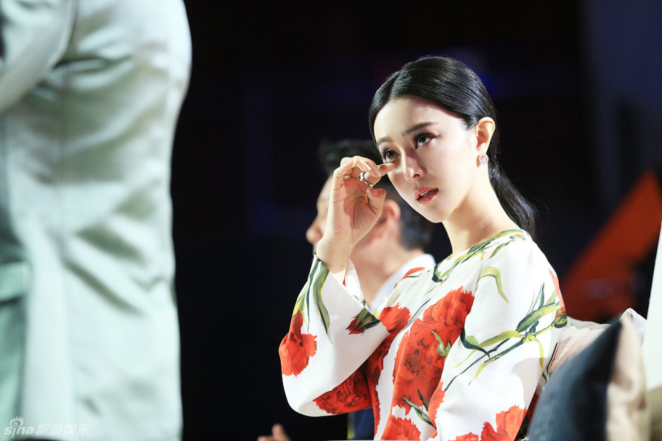 Là ngôi sao nổi tiếng trong showbiz Hoa ngữ, được hàng triệu cánh mày râu trên thế giới ngưỡng mộ nên có lẽ không mấy khó hiểu khi những mỹ nhân như Phạm Băng Băng, Dương Mịch, Lâm Chí Linh… trở thành gương mặt được ưa chuộng của sản phẩm búp bê tình dục đang bày bán tràn lan trên thị trường. Vì điều này đã khiến cho họ và công ty quản lý không ít lần phải đau đầu giải quyết.