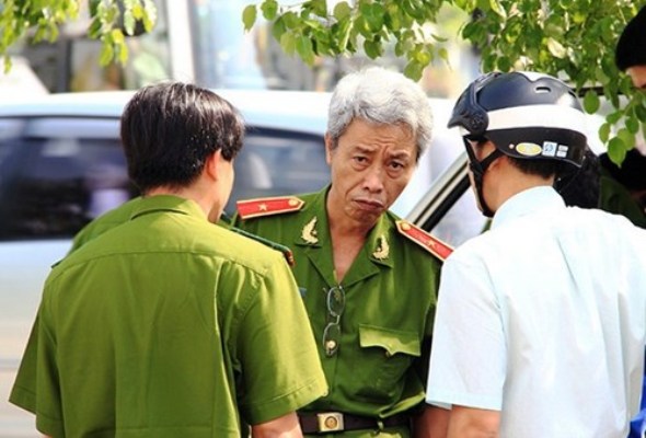 khởi tố chủ qu&aacute;n c&agrave; ph&ecirc; Xin Ch&agrave;o