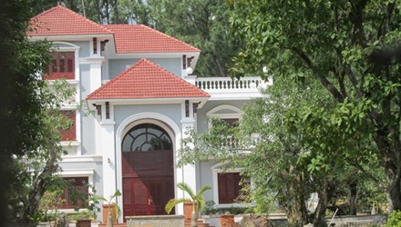 Nguy&ecirc;n thiếu tướng bị phạt tổng cộng khoảng 40 triệu v&igrave; x&acirc;y biệt thự tr&aacute;i ph&eacute;p v&agrave; bị buộc dỡ bỏ