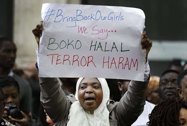 Khủng bố Boko Haram bị c&aacute;o buộc đ&atilde; bắt c&oacute;c 2.000 phụ nữ v&agrave; trẻ em nhằm phục vụ nhu cầu t&igrave;nh dục của ch&uacute;ng