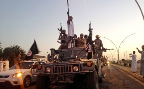 Một cuộc diễu h&agrave;nh của khủng bố IS tại Mosul v&agrave;o th&aacute;ng 6 năm 2014