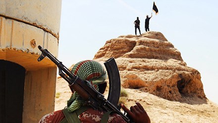 Các phần tử khủng bố IS tại biên giới Iraq-Syria Các phần tử khủng bố IS tại biên giới Iraq-Syria