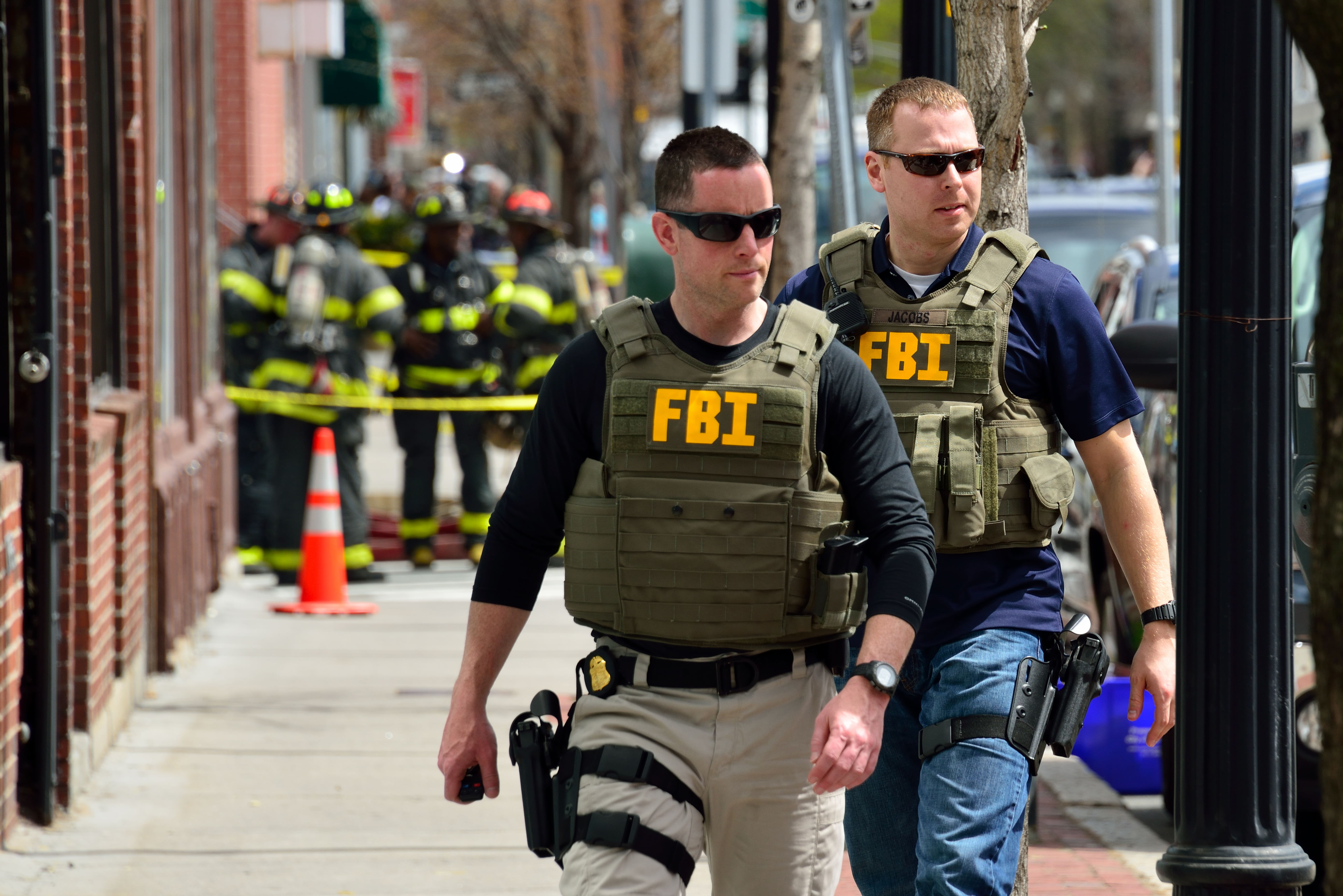 Lực lượng FBI đ&atilde; bắt giữ 3 đối tượng c&oacute; &yacute; đồ gia nhập khủng bố IS