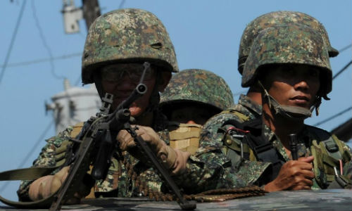 Binh sĩ Philippines tiêu diệt 8 kẻ tình nghi phiến quân IS Binh sĩ Philippines tiêu diệt 8 kẻ tình nghi phiến quân IS