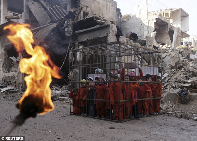 Khủng bố IS đ&atilde; kh&ocirc;ng &iacute;t lần thi&ecirc;u sống d&acirc;n thường, n&ocirc; lệ, t&ugrave; binh ở Iraq v&agrave; Syria